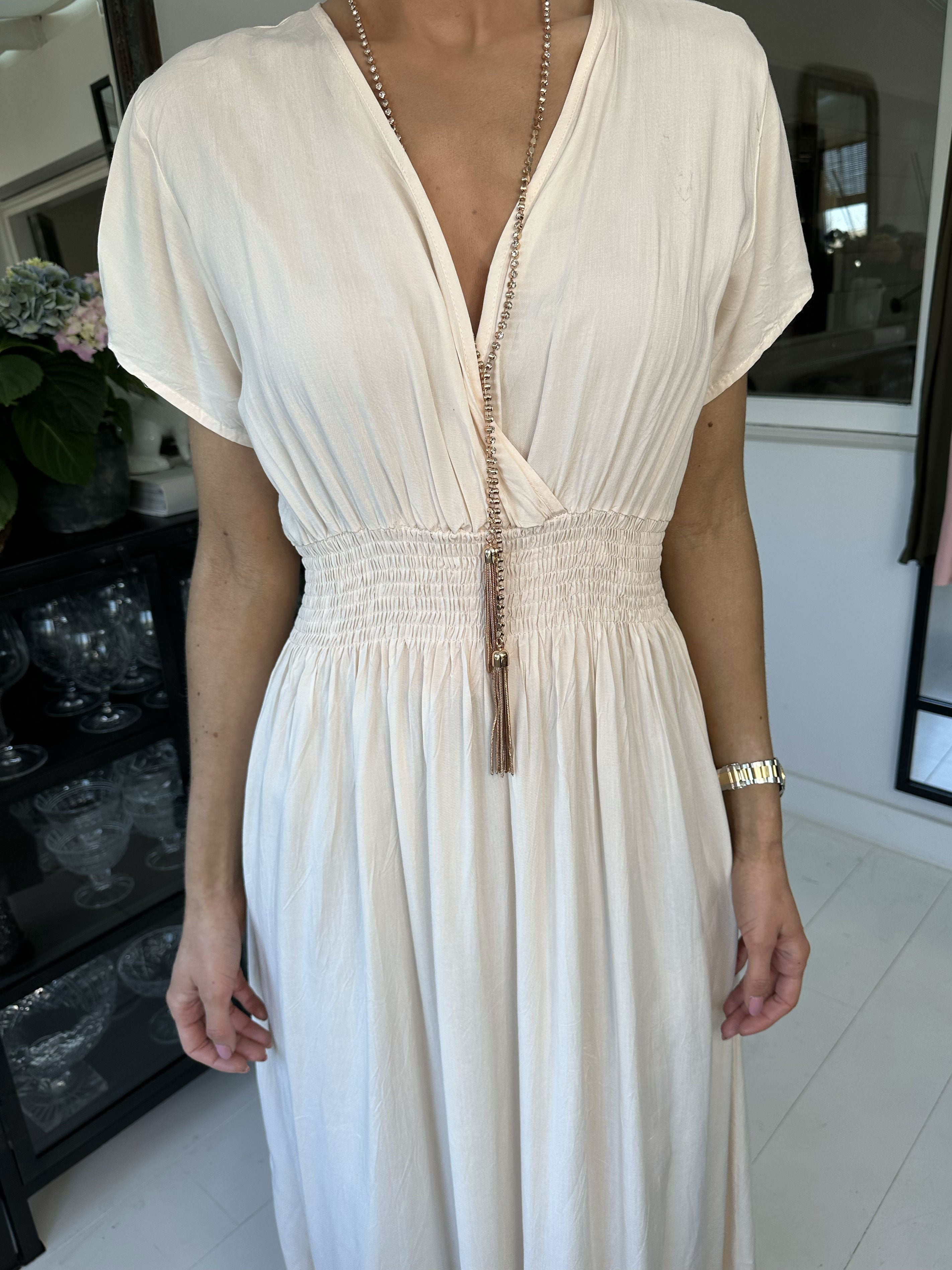 Misha - Söt lång enkel klänning i viskos med smock - Black